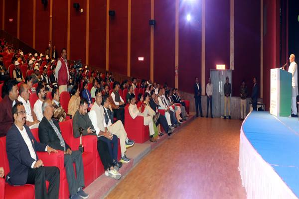 राज्यपाल यूथ रेड क्रॉस शाखा के कार्यक्रम में हुए शामिल