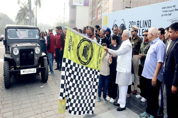 राज्यपाल ने आरूषि संस्था की 20 वीं ब्लाइंड चैलेंज कार रैली को दिखाई हरी झंडी