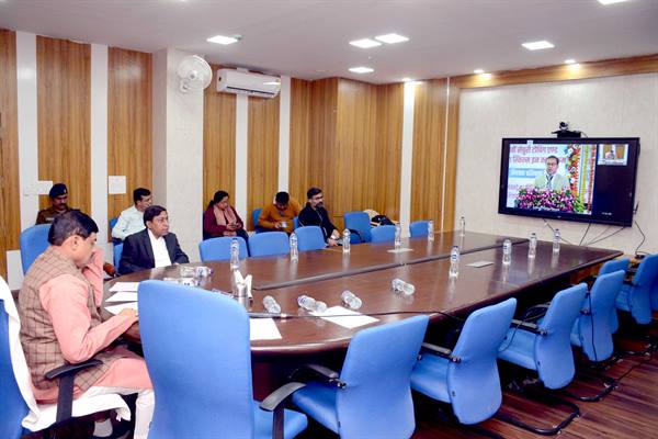 मुख्यमंत्री डॉ. यादव ने उज्जैन से वर्चुअली जुड़कर शिक्षकों के अंतर्राष्ट्रीय भ्रमण दल को दीं शुभकामनाएं