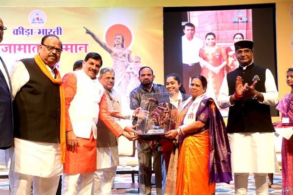 क्रीड़ा भारती की ओर से देश का गौरव बढ़ाने वाले छह खिलाड़ियों की माताओं को दिया गया जिजामाता सम्मान