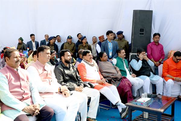 मुख्यमंत्री डॉ. यादव ने वाजपेई नगर के रहवासियों के साथ सुनी “मन की बात”