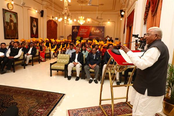 राज्यपाल से मिले यंग लीडर संवाद कार्यक्रम के लिए चयनित प्रदेश के युवा