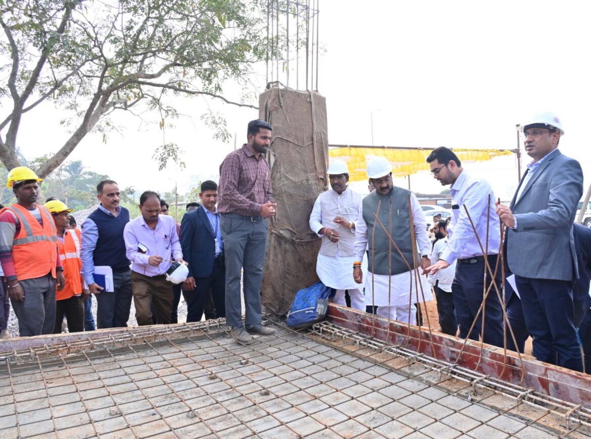 उप मुख्यमंत्री श्री अरुण साव ने मिशन अमृत के तहत निर्माणाधीन जल प्रदाय योजना का किया औचक निरीक्षण