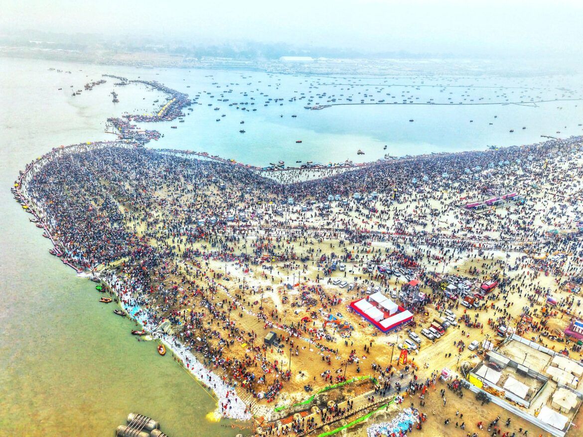 प्रयागराज में चल रहे महाकुंभ में श्रद्धालुओं के भीड़ लगातार बढ़ रही