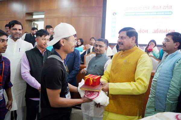 मुख्यमंत्री से मिले राष्ट्रीय एकात्मता यात्रा-2025 पर आए विद्यार्थी