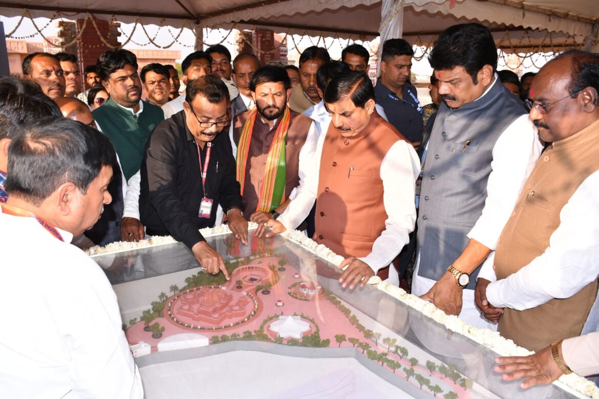 मुख्यमंत्री ने बड़तूमा सागर में निर्माणाधीन संत रविदास मंदिर के निर्माण कार्यों का किया निरीक्षण