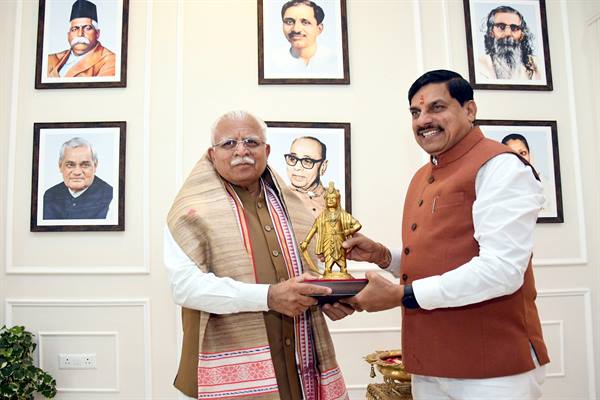 मुख्यमंत्री डॉ. यादव से केन्द्रीय ऊर्जा एवं शहरी विकास मंत्री श्री खट्टर ने की सौजन्य भेंट