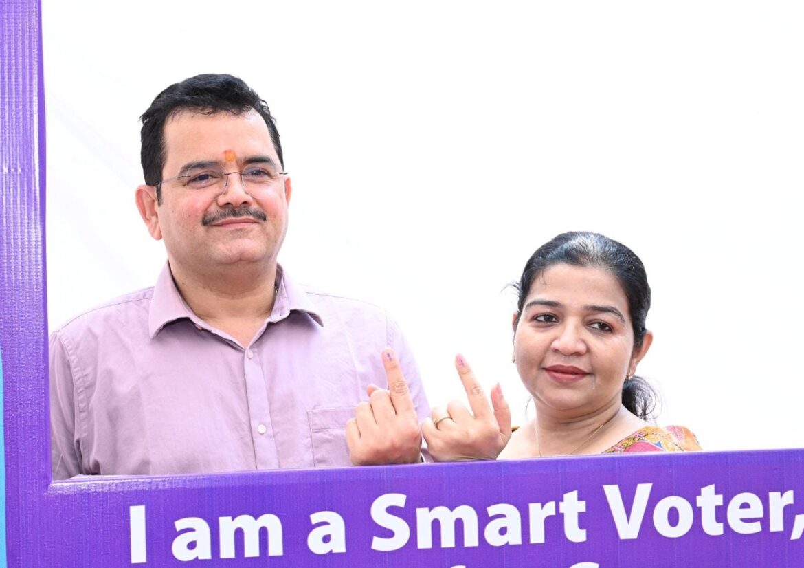 नगरीय निकाय निर्वाचन 2025: मुख्यमंत्री के सचिव श्री पी. दयानंद ने किया अपने मताधिकार का प्रयोग, प्रदेशवासियों से की मतदान की अपील