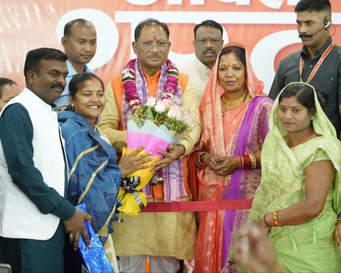 मुख्यमंत्री श्री विष्णु देव साय को मिली जन-जन की शुभकामनाएं, जन्मदिन पर मुख्यमंत्री निवास बना उल्लास का केंद्र