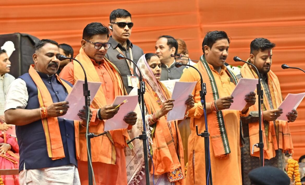 नगर निगम रायपुर के नव निर्वाचित महापौर एवं पार्षदों का शपथ ग्रहण सम्पन्न