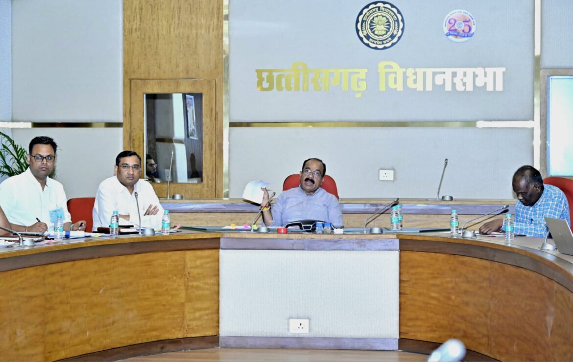 उप मुख्यमंत्री श्री अरुण साव ने नगरीय निकायों के कार्यों की समीक्षा की