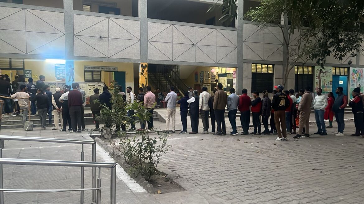 दिल्ली में दोपहर 3 बजे तक 46.55% मतदान