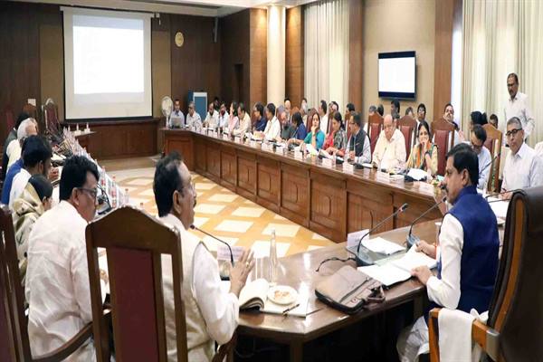 आकांक्षा योजना का होगा विस्तार, विद्यार्थियों को मिलेगी ऑफलाइन और ऑनलाइन कोचिंग सुविधा