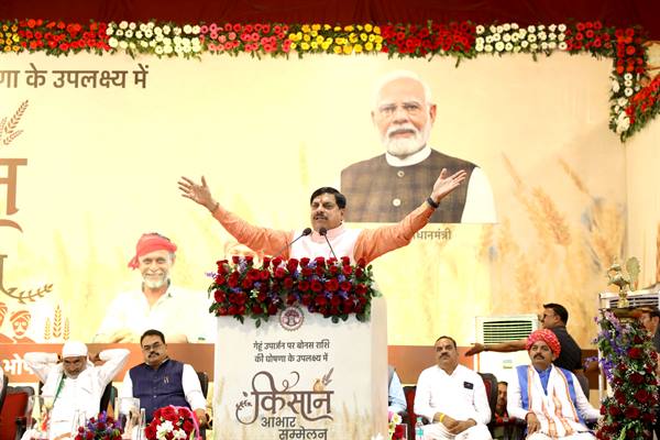 मुख्यमंत्री ने कृषकों को खेती को बेहतर बनाने, नवीन तकनीक अपनाने और अपने बच्चों का भविष्य बेहतर बनाने का दिलाया संकल्प