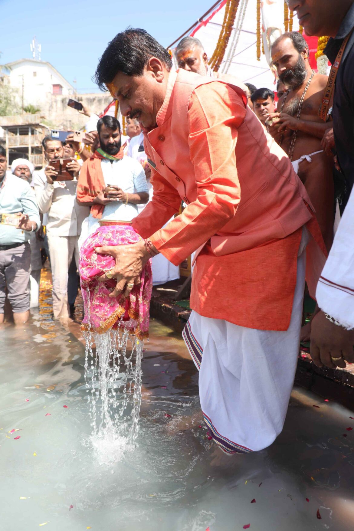 मुख्यमंत्री डॉ. यादव ने की ओंकारेश्वर में माँ नर्मदा की पूजा और आरती