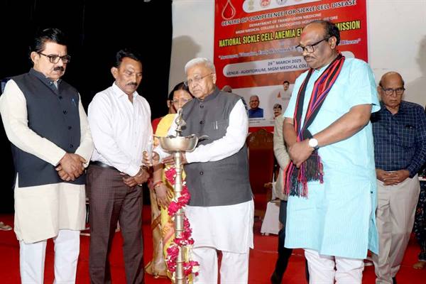 राष्ट्रीय सिकल सेल एनीमिया उन्मूलन मिशन के तहत आयोजित कार्यक्रम में शामिल हुए राज्यपाल