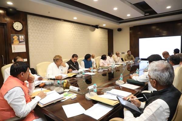 डेटा सेंटर, खाद्य प्र-संस्करण, सीमेंट सेक्टर में नए निवेश से बढ़ेंगे रोजगार के अवसर