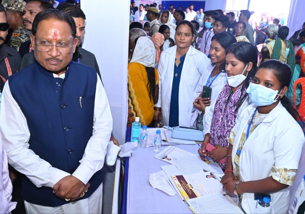 मुख्यमंत्री श्री विष्णुदेव साय ने स्वर्गीय कुमार दिलीप सिंह जूदेव की स्मृति में आयोजित वृहद स्वास्थ्य परीक्षण शिविर का किया शुभारंभ