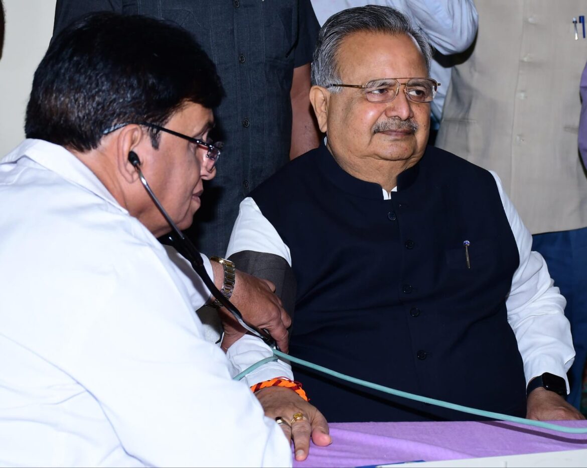 विधानसभा अध्यक्ष डॉ. रमन सिंह ने विधानसभा परिसर में तीन दिवसीय स्वास्थ्य परीक्षण शिविर का किया शुभारंभ