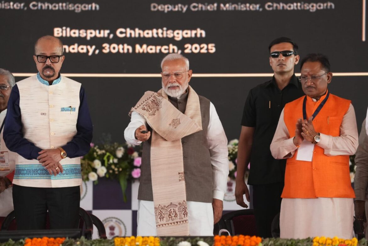प्रधानमंत्री श्री नरेंद्र मोदी से मिली छत्तीसगढ़ को 33 हजार 700 करोड़ रुपए की विकास परियोजनाओं की सौगात: मुख्यमंत्री श्री विष्णुदेव साय ने जताया आभार