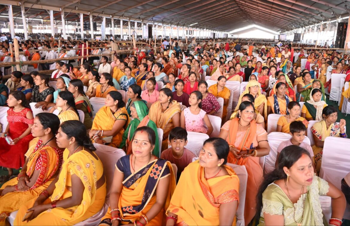 प्रधानमंत्री श्री नरेंद्र मोदी को देखने और सुनने पहुंचे युवा, बस्तर ओलंपिक के विजयी प्रतिभागी और लखपति दीदियां