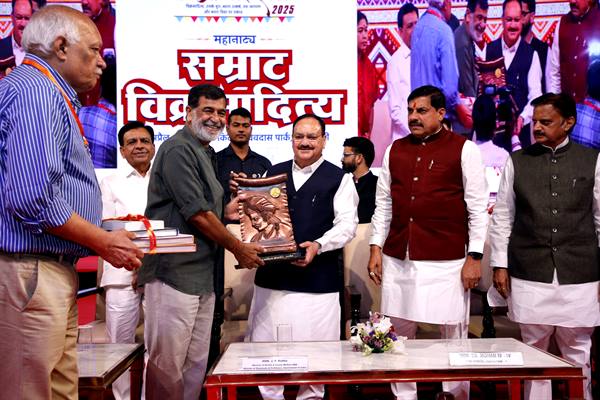 विक्रमोत्सव के दौरान एमपी टूरिज्म पेवेलियन और प्रदर्शनी का किया अवलोकन