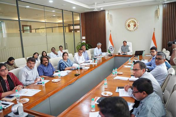 मुख्यमंत्री डॉ. यादव ने जनकल्याण कार्यक्रमों और निर्माण कार्यों के लोकार्पण के संबंध में वरिष्ठ अधिकारियों से की चर्चा