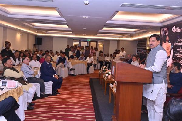 मुख्यमंत्री नई दिल्ली में दीनदयाल शोध संस्थान के सेमिनार में हुए शामिल