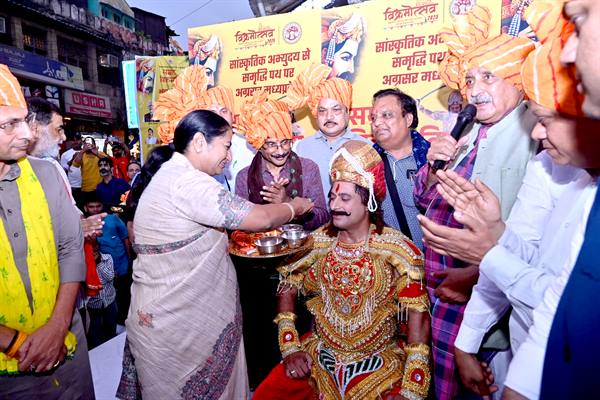 फतेहपुरी, चांदनी चौक से लाल किले तक निकली सम्राट विक्रमादित्य की भव्य शोभा यात्रा