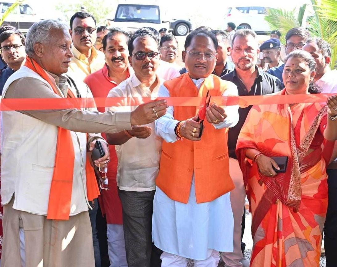 मुख्यमंत्री श्री विष्णुदेव साय ने बगिया में पर्यावरण वाटिका का किया लोकार्पण