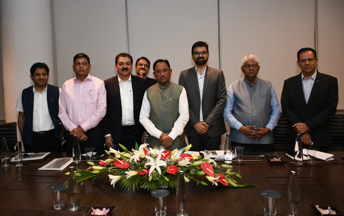 नवा रायपुर में मल्टिस्पेशियलिटी अस्पताल की स्थापना में शाल्वी ग्रुप की रुचि, मुंबई में मुख्यमंत्री श्री साय से की मुलाकात