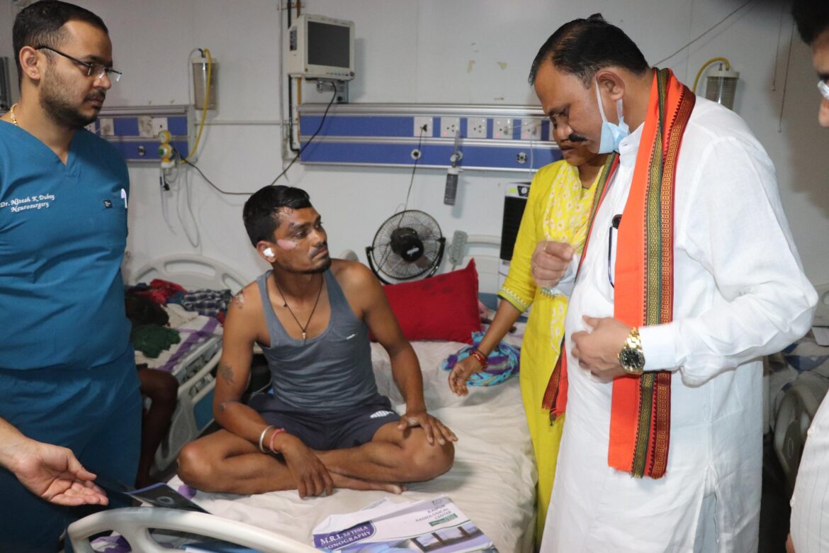स्वास्थ्य मंत्री श्री श्याम बिहारी जायसवाल ने किया डीकेएस अस्पताल का औचक निरीक्षण