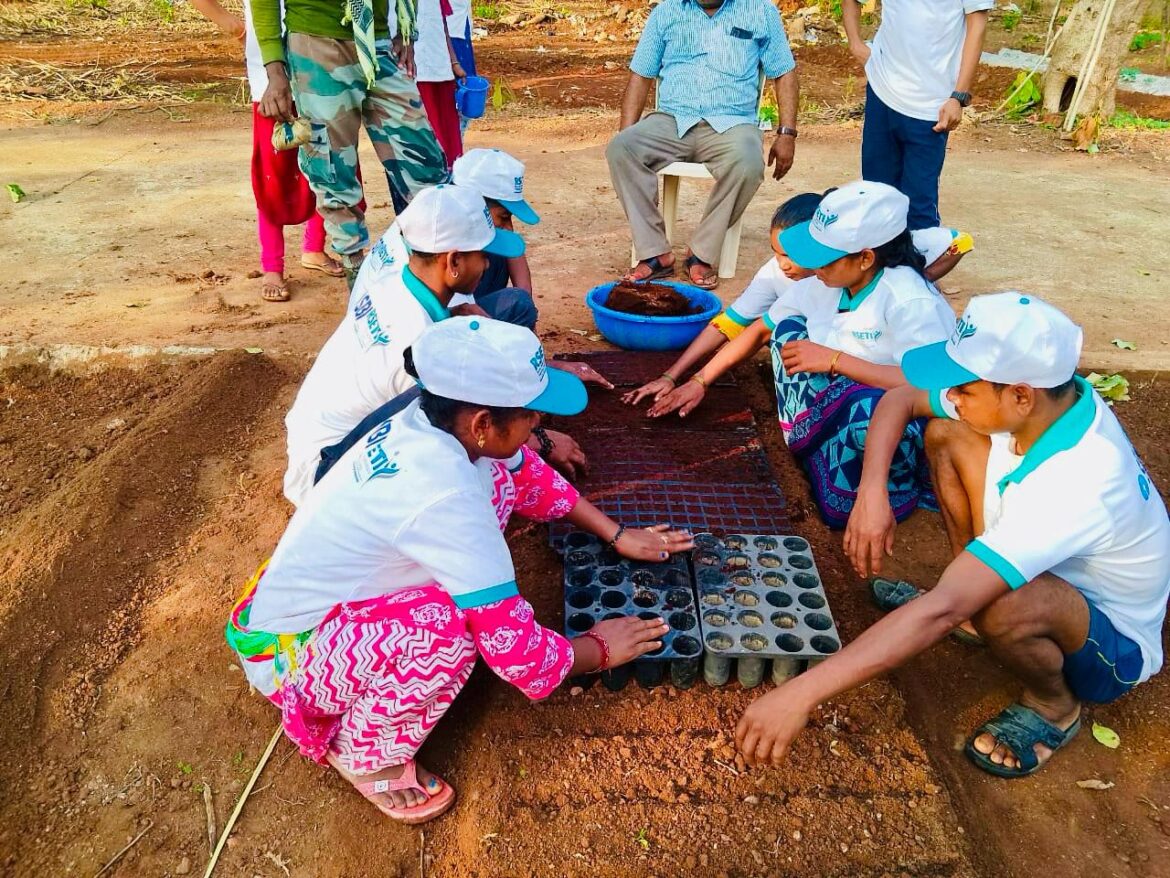 आत्मसमर्पित माओवादियों को मिल रहा रोजगारोन्मुखी प्रशिक्षण