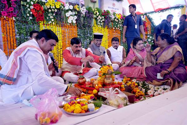 मुख्यमंत्री ने नर्मदापुरम मार्ग पर “भोज-नर्मदा द्वार” का किया भूमि पूजन