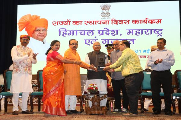 राजभवन में संयुक्त समारोह में मना हिमाचल प्रदेश, महाराष्ट्र और गुजरात का स्‍थापना दिवस