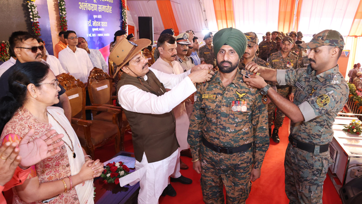 मुख्यमंत्री ने नक्सल ऑपरेशन में शामिल 64 पुलिसकर्मियों को दी क्रम पूर्व पदोन्नति