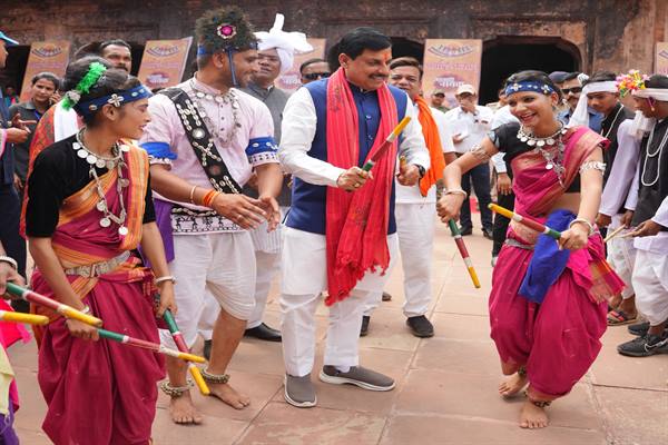 मुख्यमंत्री मण्डला के रामनगर में आयोजित “आदि उत्सव’’ में हुए शामिल