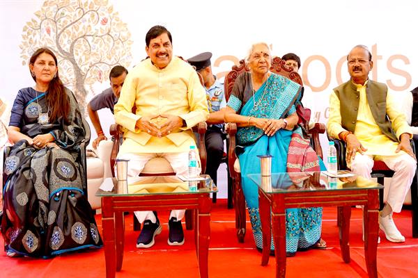 मुख्यमंत्री डॉ. यादव तथा उत्तरप्रदेश की राज्यपाल श्रीमती आनंदीबेन पटेल ने किया क्राफ्टरूट्स हस्तशिल्प प्रदर्शनी का शुभारंभ