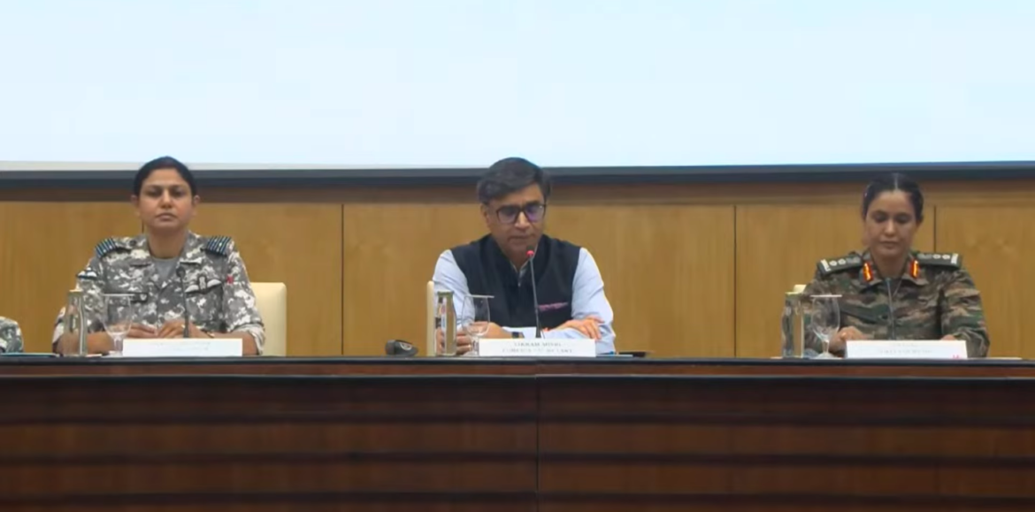 भारतीय सेना की प्रेस ब्रीफिंग में कर्नल सोफिया कुरैशी ने भारत-पाकिस्तान के बीच तनाव से जुड़े अपडेट्स दिए