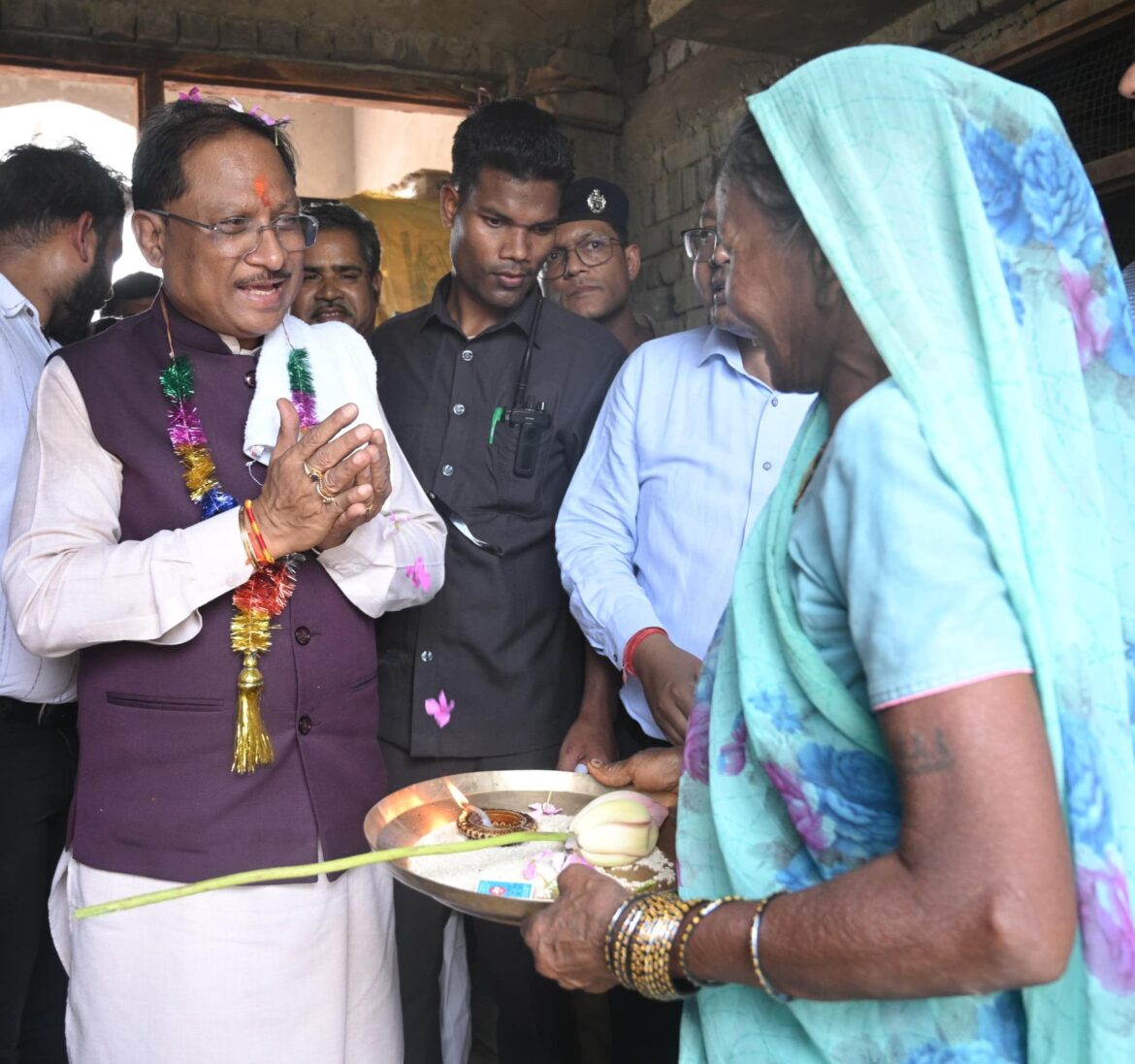 मुख्यमंत्री श्री विष्णुदेव साय ने सक्ति जिले में योजनाओं के क्रियान्वयन की जमीनी हकीकत की जानकारी ली