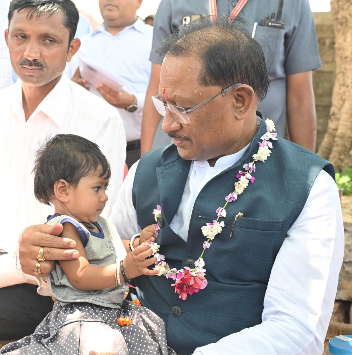 सुशासन तिहार 2025: मुख्यमंत्री अचानक पहुंचे बेमेतरा के सहसपुर, लिया ग्रामीणों से सीधा फीडबैक