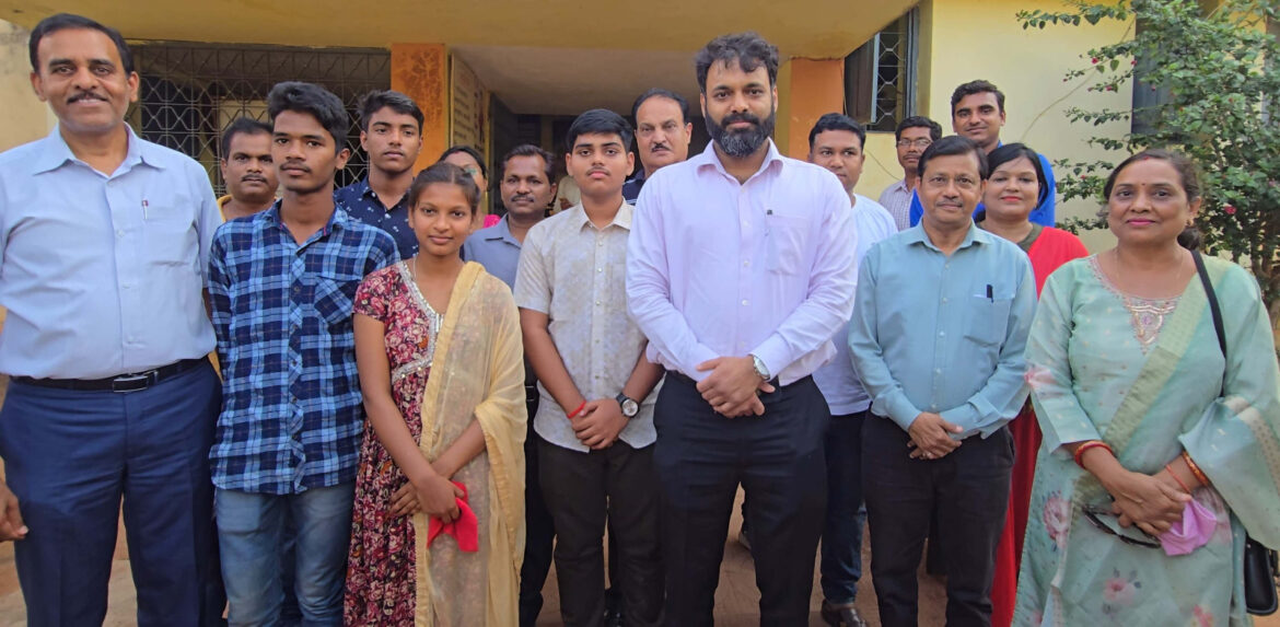 संकल्प जशपुर के नमन खुटियाँ 10वीं बोर्ड परीक्षा में स्टेट टॉपर