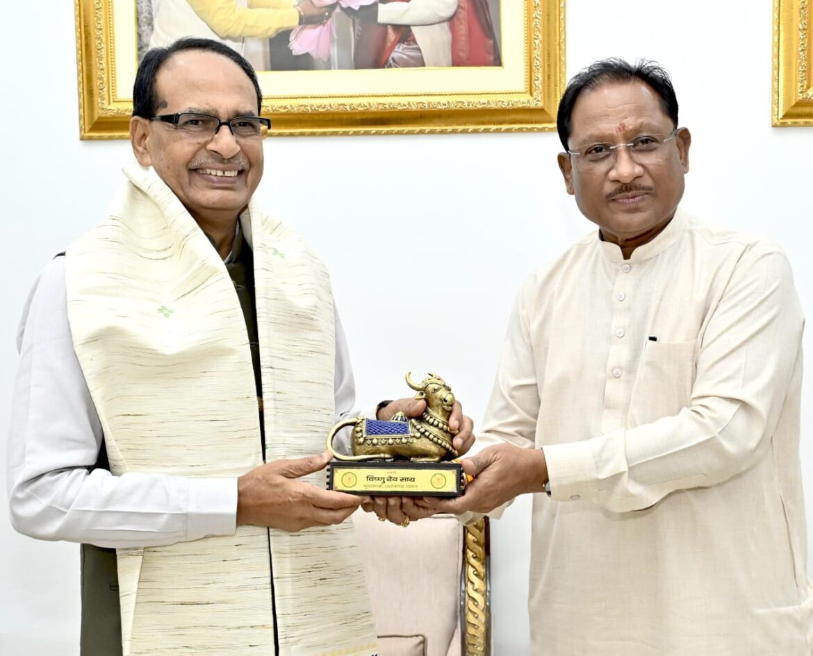 मुख्यमंत्री श्री साय से केंद्रीय मंत्री श्री शिवराज सिंह चौहान ने की सौजन्य मुलाकात