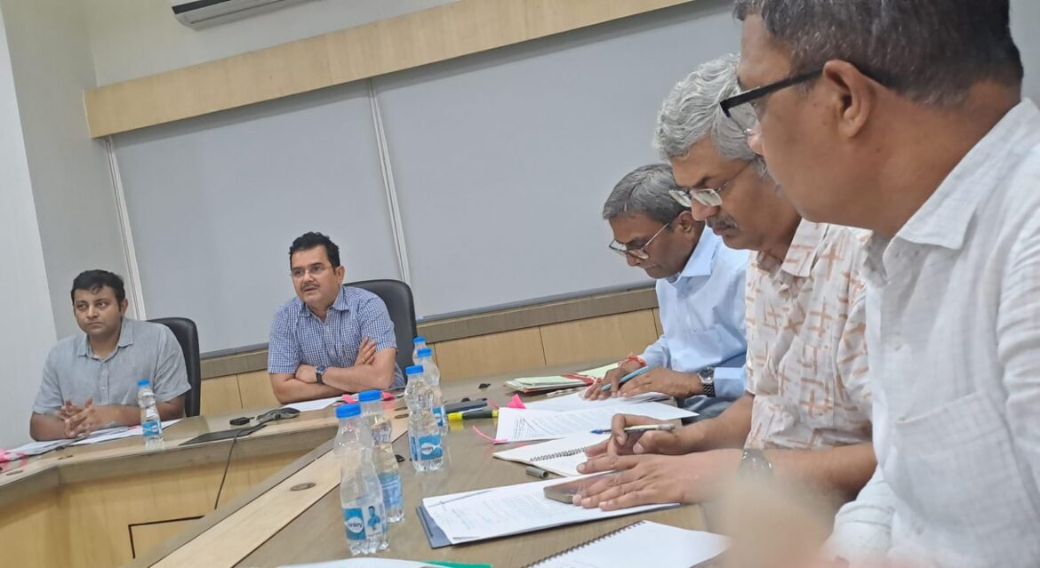 निर्माण एवं विकास कार्यों के लिए रेत की सुचारु आपूर्ति तथा अवैध खनन पर रोक हेतु वीडियो कॉन्फ्रेंसिंग के माध्यम से आयोजित हुई समीक्षा बैठक