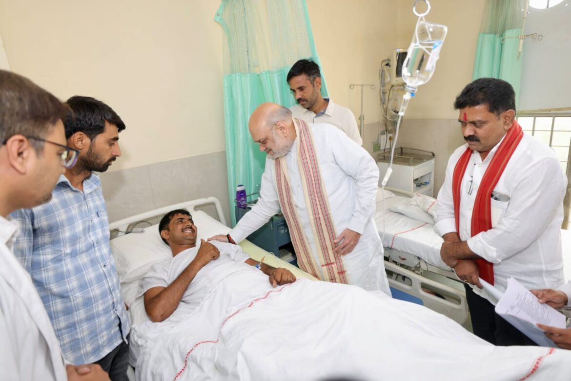 केंद्रीय गृह मंत्री श्री अमित शाह ने घायल जवानों से की भेंट: मुख्यमंत्री श्री विष्णु देव साय ने जताया आभार