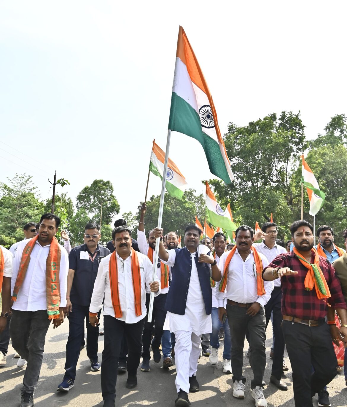 चिंगावरम, सुकमा में उपमुख्यमंत्री विजय शर्मा एवं मंत्री केदार कश्यप का दौरा