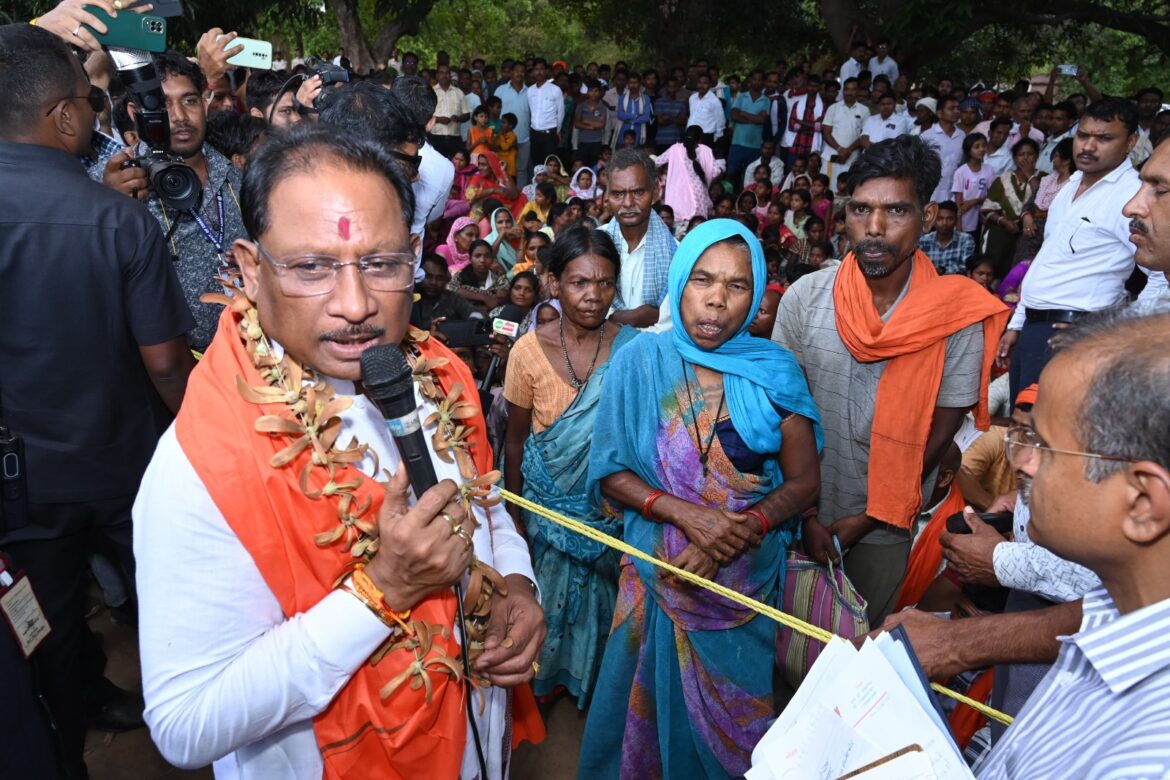 मुख्यमंत्री श्री विष्णु देव साय का हरगवां गांव में औचक दौरा