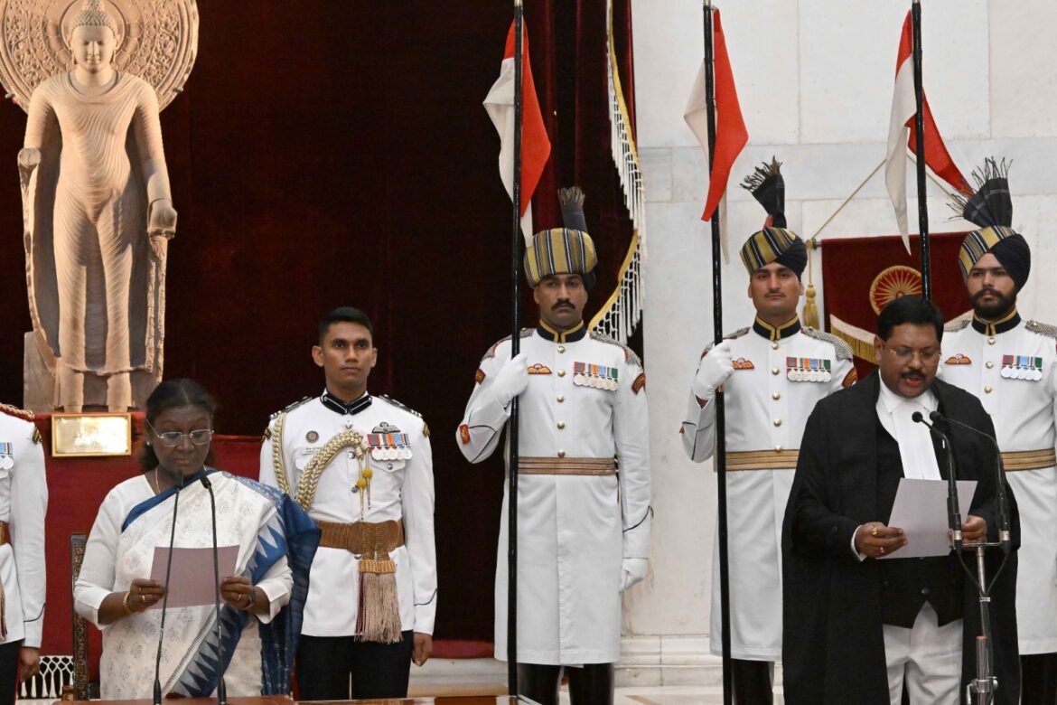 भारत के 52वें चीफ जस्टिस ऑफ़ इंडिया बने जस्टिस बीआर गवई