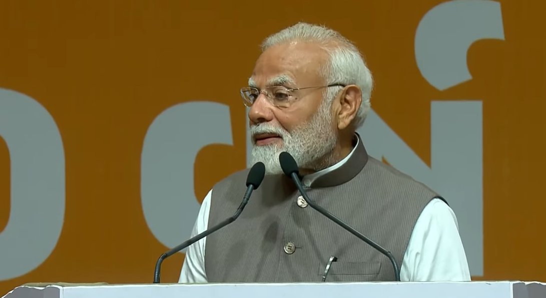 पीएम मोदी यहां गुजरात शहरी विकास योजना के 20वीं वर्षगांठ समारोह में शामिल हुए