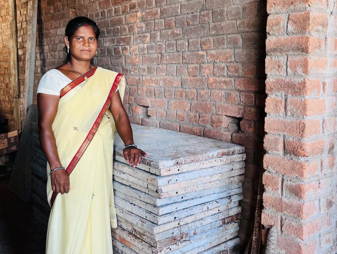 शासन की योजनाओं से सशक्त बनी जशपुर की उद्यमी महिला लालमती